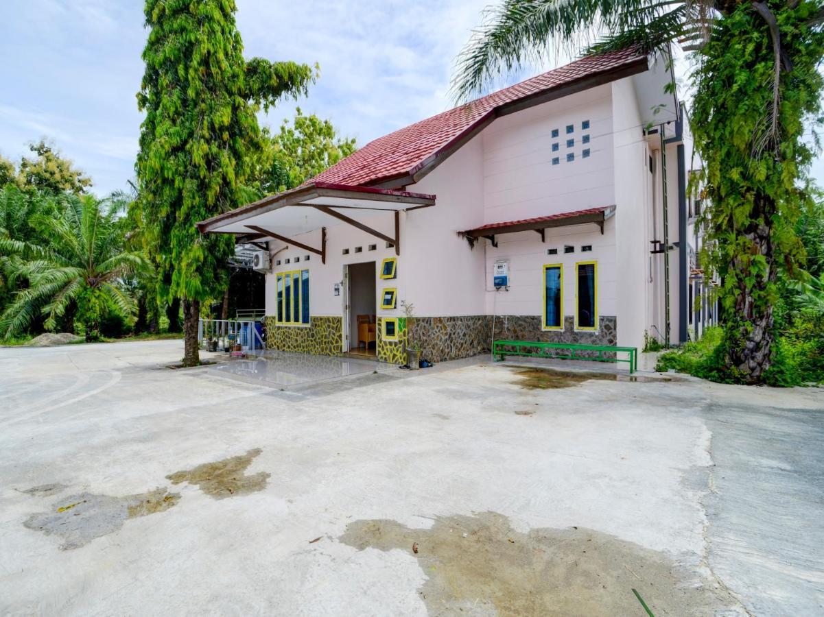 Oyo 90263 Hotel Diva Golf Bengkulu Eksteriør billede